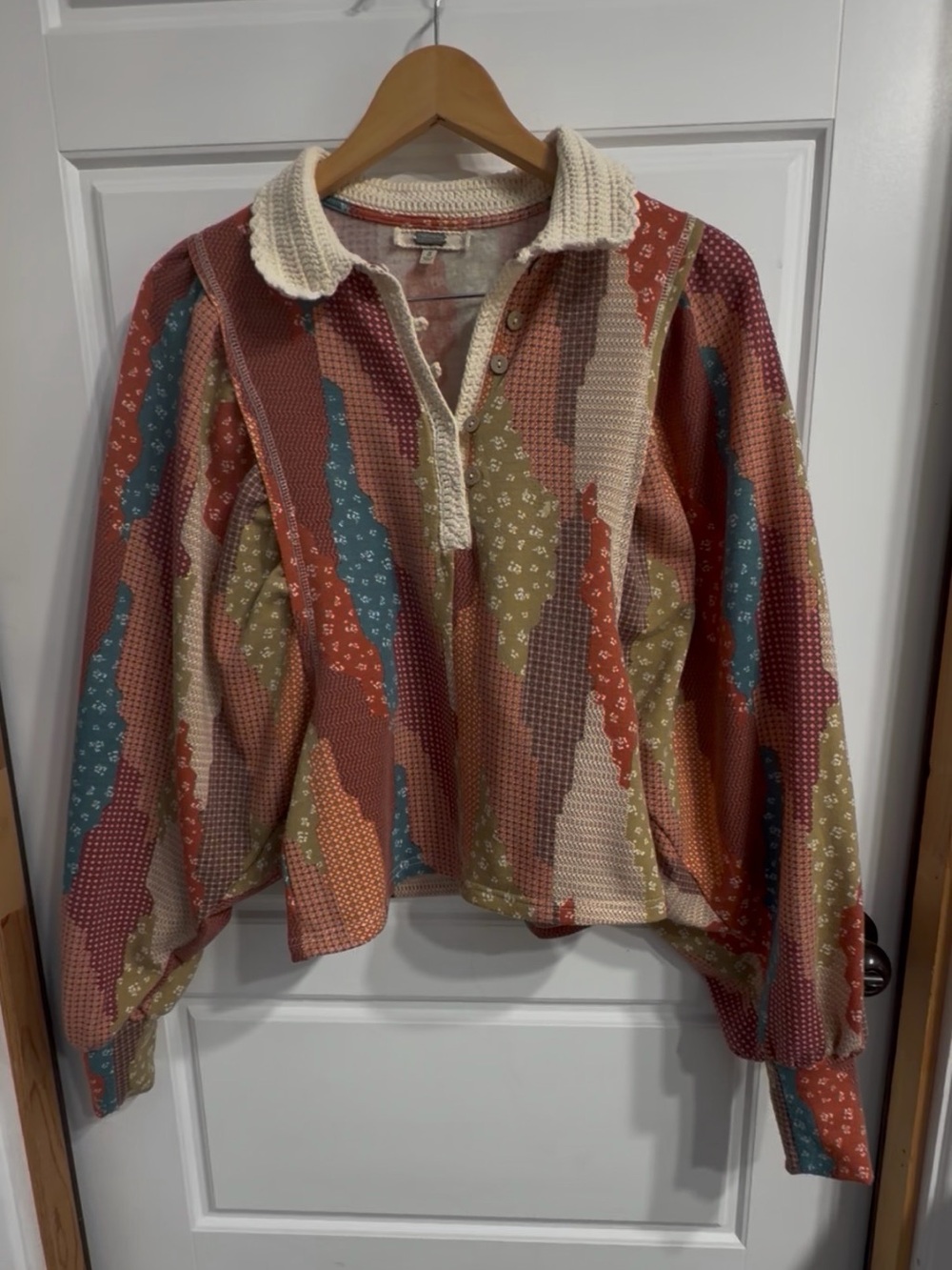 Gimmicks multicolor sweater. COZY, soft with unique sleeves